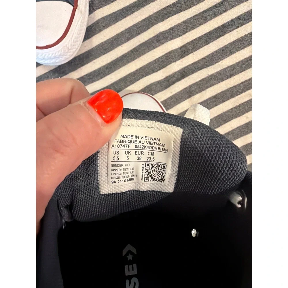 Converse Chuck Taylor All Star Axel Mid Navy Sneakers A10747F Kids 5.5‎